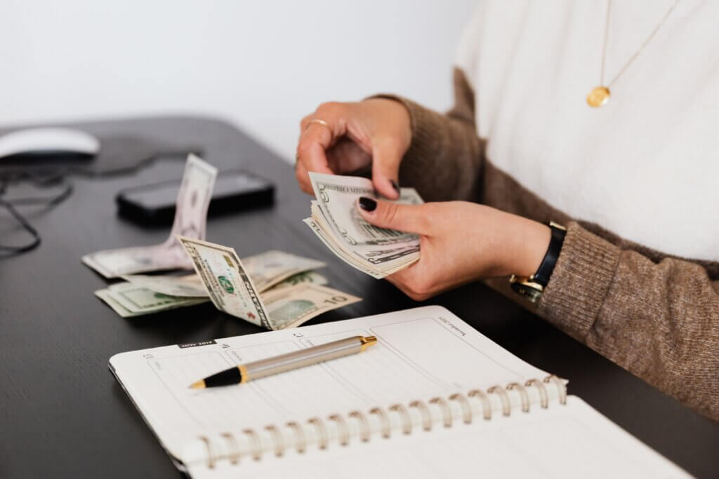 Ahorro e inversión con presupuesto limitado
